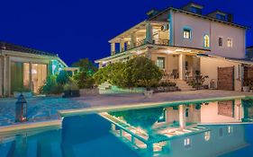 Eleni'S Family Villa